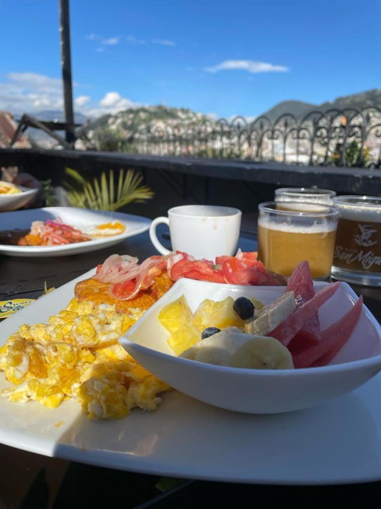 Hostal La Guayunga Rooftop Quito Exterior photo