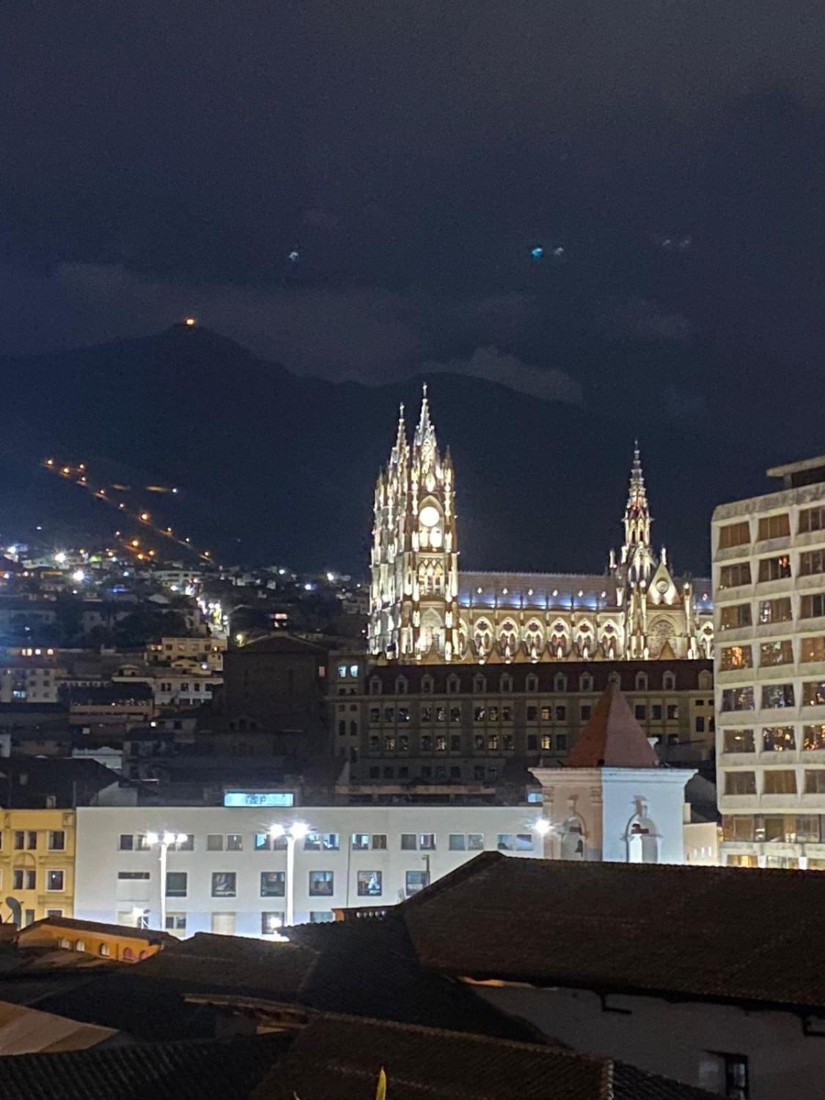 Hostal La Guayunga Rooftop Quito Exterior photo